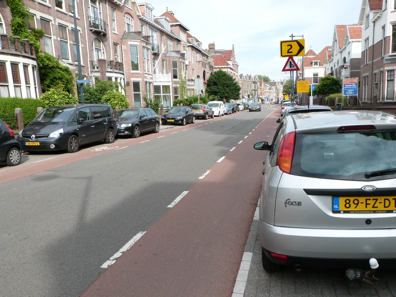 Painted bike lanes, Utrecht Painted bike lanes, Utrecht