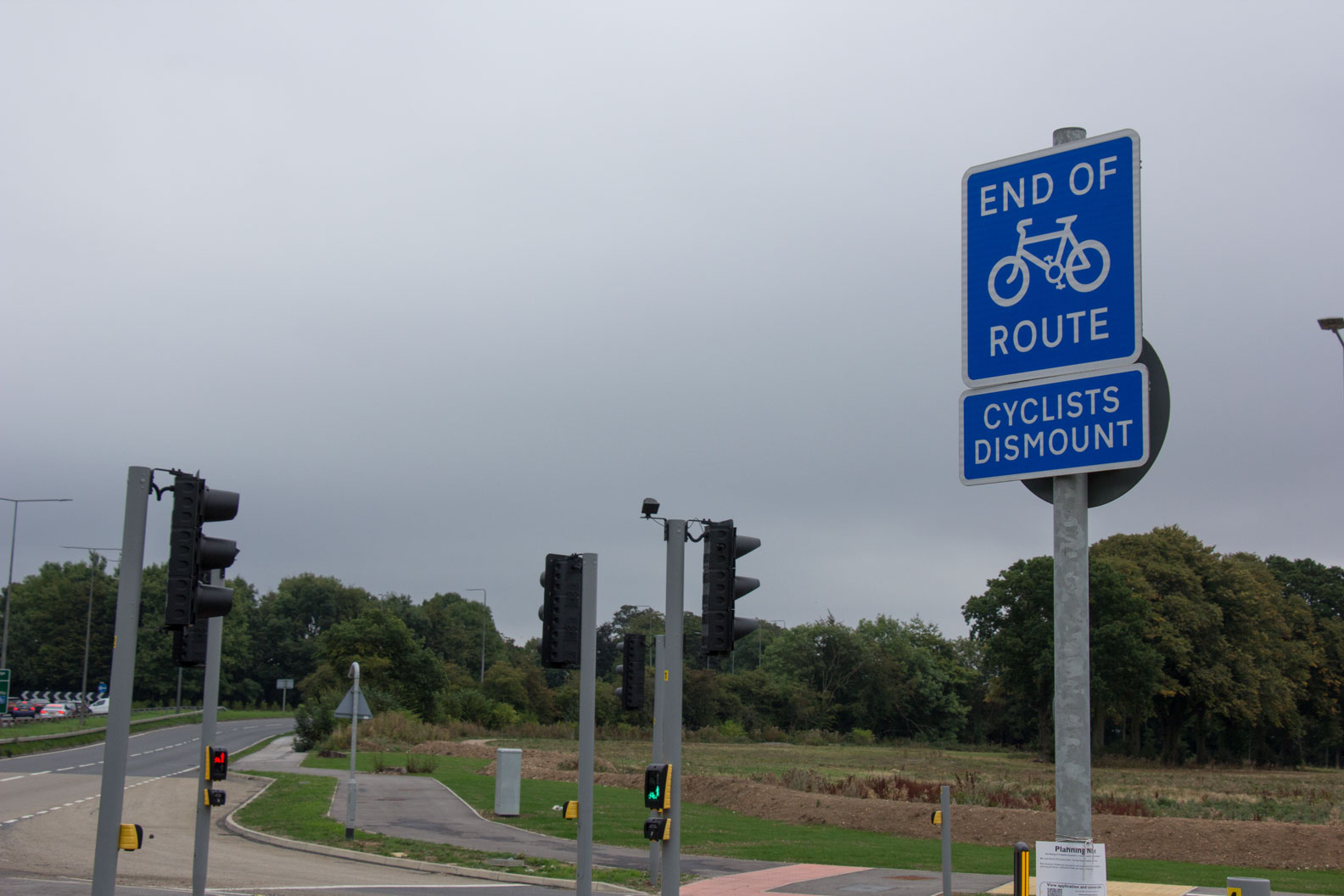 Cyclists dismount sign, Bridgehead Business Park