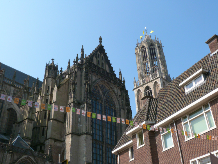 Bunting near Domplein