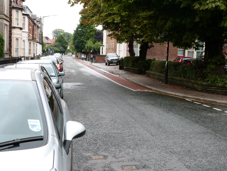 North Park Rd, Harrogate - cycle contraflow lane North Park Rd, Harrogate - cycle contraflow lane