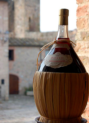 Fiasco of red wine
