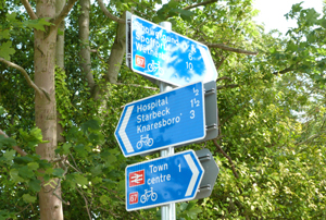 Cycle signs on Slingsby Walk