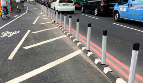 Kerb and wands as light segregation