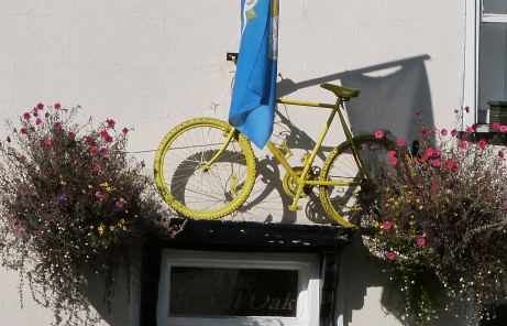 Yellow TDF bike in Knaresborough