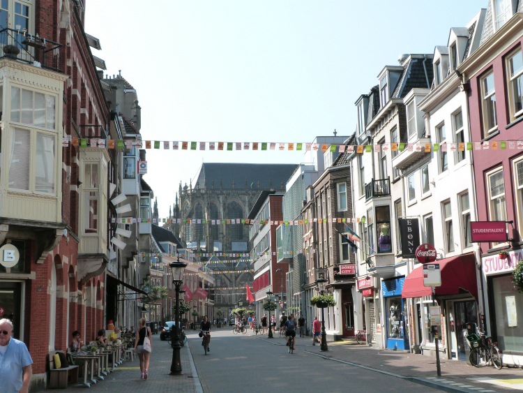 Korte Jansstraat with TDF bunting