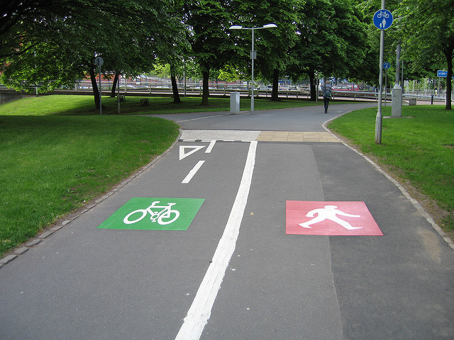 Cycle & footpath in Manchester Cycle & footpath in Manchester