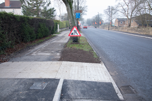 Rejoining footway after Hill Rise Close