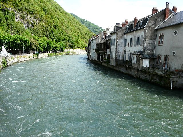 Saint-Béat & the river Garonne
