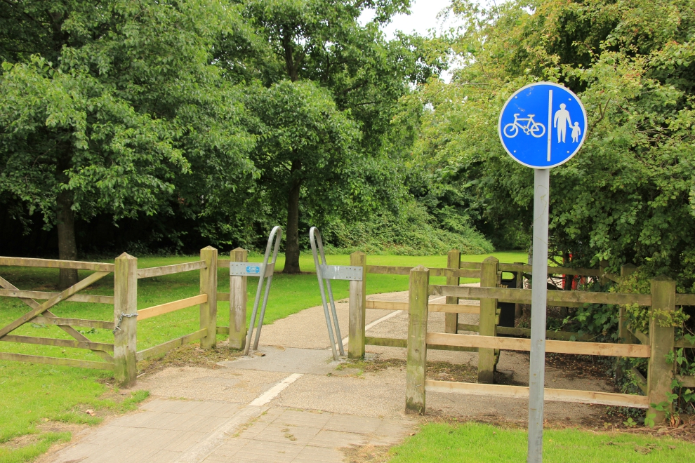 Entrance to Stonefall Park from Hookstone Chase Entrance to Stonefall Park from Hookstone Chase