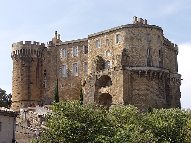 Suze-la-Rousse chateau
